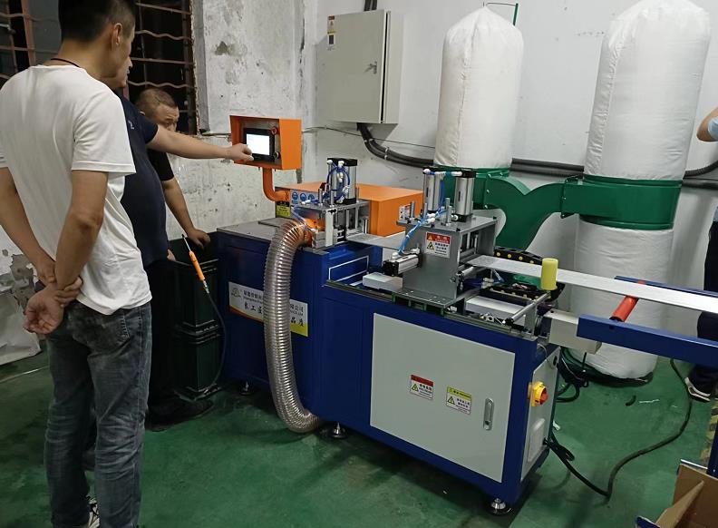 【蘇州】全自動(dòng)切鋁機(jī)SDY-Q350上午咨詢，晚上抵達(dá)客戶車間投入工作
